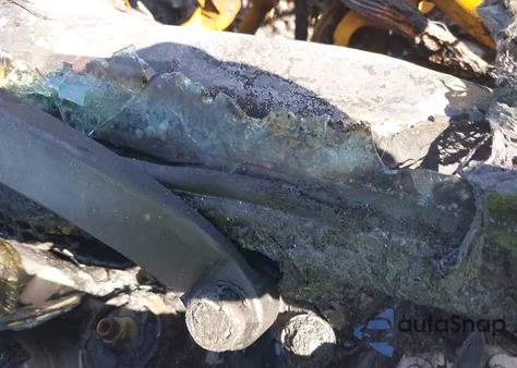 2014 Honda Odyssey Lx z USA, uszkodzony, nr VIN 5FNRL5H25EB004409